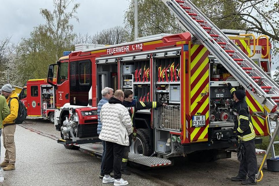 Technik-Fans kamen bei der Besichtigung der beiden neuen Fahrzeuge voll auf ihre Kosten.