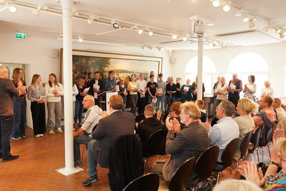 Applaus und Dank ernteten die Beteiligten der Ausstellung und des Buchprojektes.