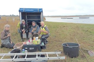 Stärkung nach getaner Arbeit (v.l.): Christina Mohwinkel, Andreas Burgkart, Enno Franck und Ulrieke Burgkart haben Schutzmaßnahmen ergriffen.