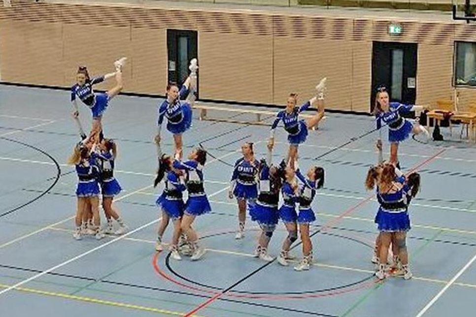 Die Cheerleader des SC Lütjenburg machten den Auftakt für ein sportliches Wochenende.