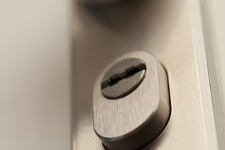 Gut geschützt mit einem Sicherheitsschloss. (Foto: Polizeiliche Kriminalprävention)