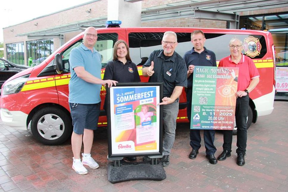 Das Sommerfest kann beginnen: Florian Jaekel (1. Vorsitzender des Fördervereins Freunde der Freiwilligen Feuerwehr Neustadt), Vanessa Gisa (Jugendfeuerwehrwartin), Oliver Wagner (famila-Warenhausleiter), Alexander Friedrich (Vertreter der Einsatzabteilungen) und Jürgen von Schassen (Kassenwart des Fördervereins) (v. lks.) stehen in den Startlöchern.