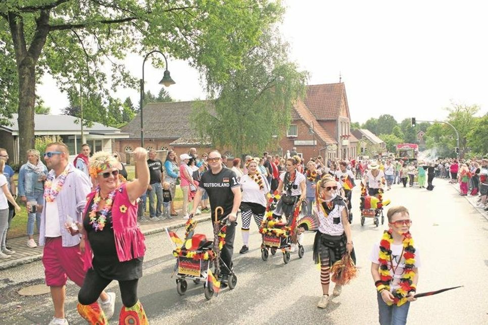 Der Schlagerumzug startet am Samstag um 16 Uhr und führt mitten durch Schönwalde.