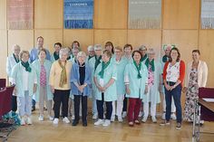 Anlässlich ihres Jubiläums wurden die Grünen Damen Bad Schwartau mit Gästen von Bürgermeisterin Katrin Engeln (2. re.) im Sitzungssaal des Rathauses empfangen.