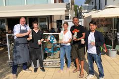 Reimer Kock und Anna Metzler vom Ankerplatz, Jacqueline Felsmann vom Tourismus-Service Grömitz, Andreas Werner vom DeHoGa Grömitz und Thuan Nguyen vom Tourismus-Service Grömitz wollen das recup-System in Grömitz ausbauen.