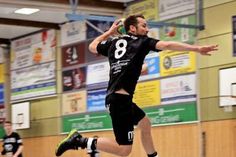 HSG-Spieler Tim Schumacher beim Torwurf.