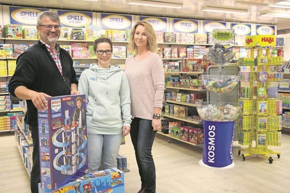Geschäftsführender Gesellschafter Jürgen Mohr mit seinen Kolleginnen Nicole Fuhrmann und Anke Hamer (v. lks.).