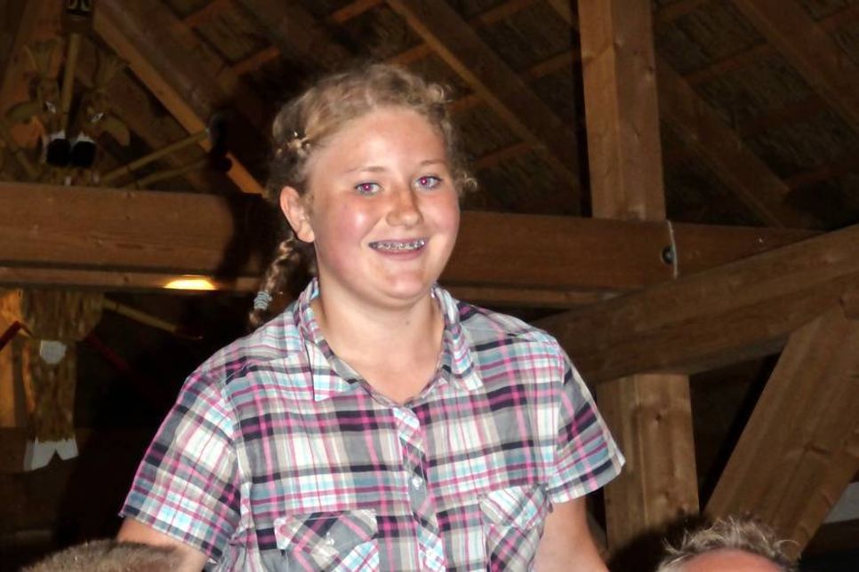 Bei den Kindern wurde Carlotta Tamm neue Kinderkönigin. Sie wurde bei der Königsproklamation von ihrem Vater Heinzi Wilkens und ihrem Onkel Ingo Wilkens auf den Schultern getragen.