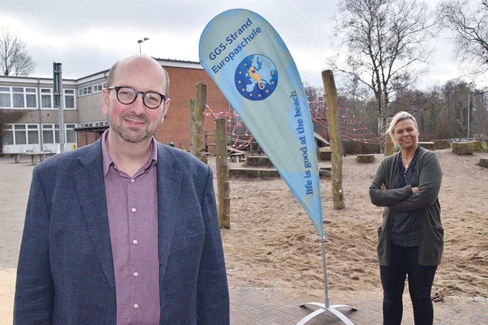 Axel Frieb-Preis ist der neue Konrektor an der GGS-Strand Europaschule in Timmendorfer Strand. Schulleiterin Esther Passig freut sich über die Unterstützung durch den neuen Kollegen.