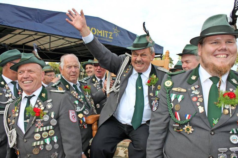 Der neue Schützenkönig Ralph Wülfing ist ein König mit Regierungserfahrung: Im Jahr 2000 hatte er schon einmal auf dem Königsstuhl gesessen.