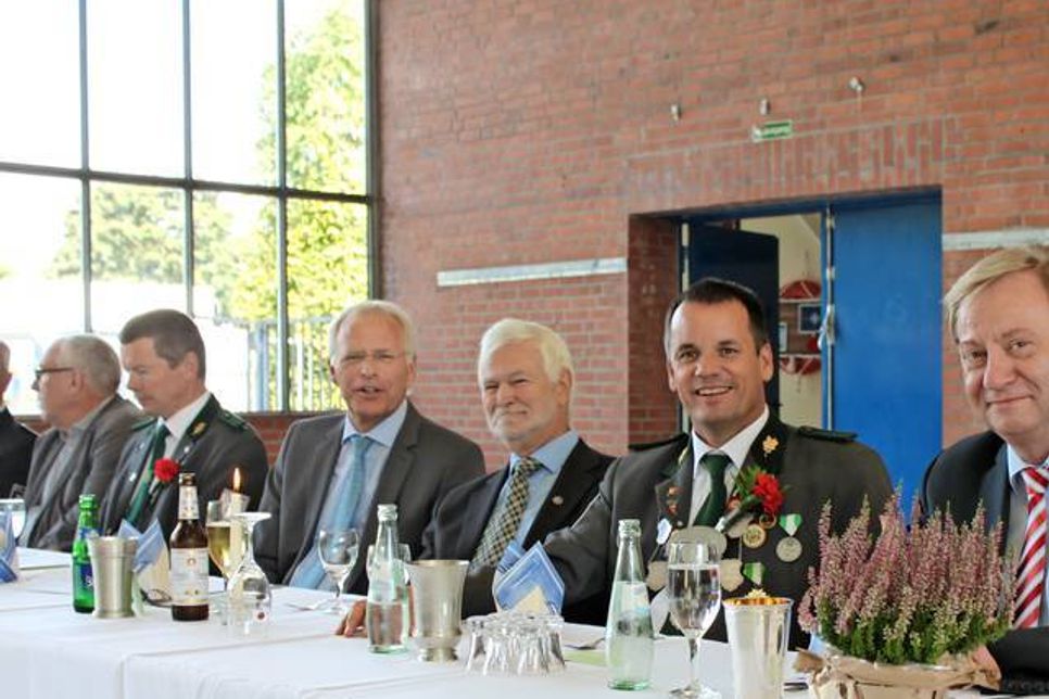 Landrat Reinhard Sager, Bürgervorsteher Heinz Bäker, Bürgermeister Mark Burmeister und MdB Ingo Gädechens (v. lks.).
