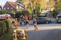 Verkehrsunfall mit mehreren Verletzten in Scharbeutz: Ein Fahrzeug bleibt beim Unfall auf dem Dach liegen. (Foto: DS)