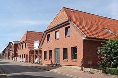 Bei der Umsetzung des neuen Wohnhauses alte Haustür und alte Steine wiederverwendet