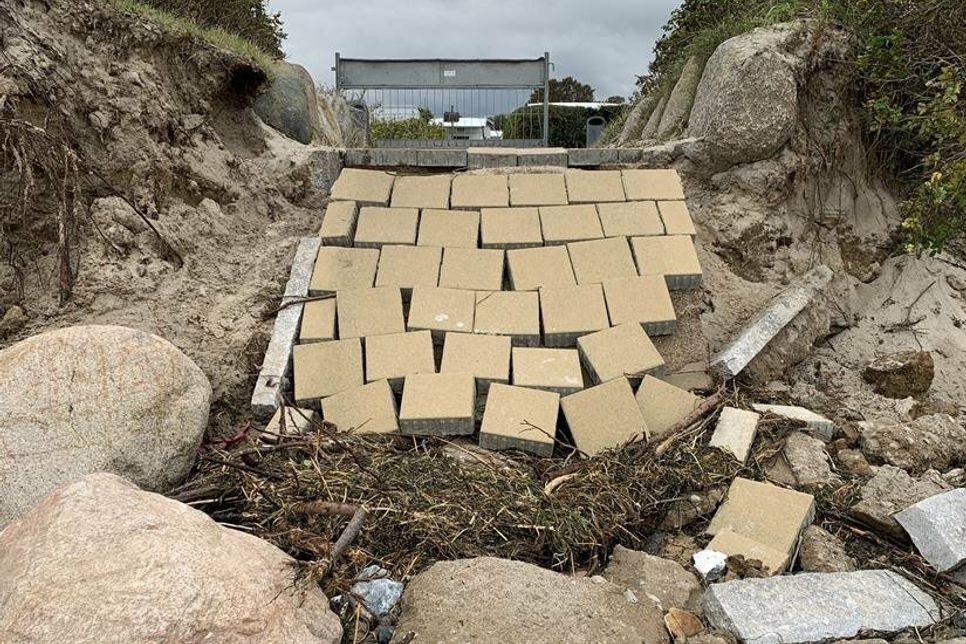 Ein zerstörter Strandzugang.