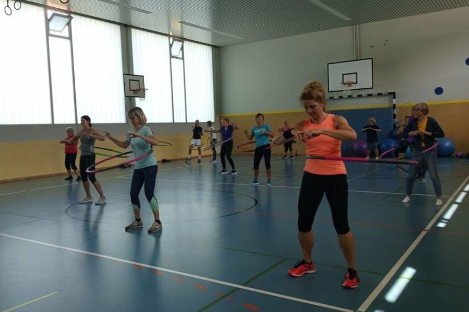 Hula Hoop macht Spaß und ist ein tolles Workout.