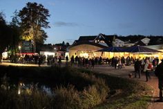 Rund 1.000 Lichter wurden im Haffwiesenpark aufgestellt und tauchten ihn in sanftes Licht.