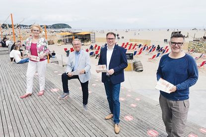 Die Macher des „Kultursommers“ beim Auftakt in Travemünde (v.l.n.r.): Senatorin für Kultur und Bildung Monika Frank, Stadtpräsident Klaus Puschaddel, Bürgermeister Jan Lindenau und LTM-Geschäftsführer Christian Martin Lukas.