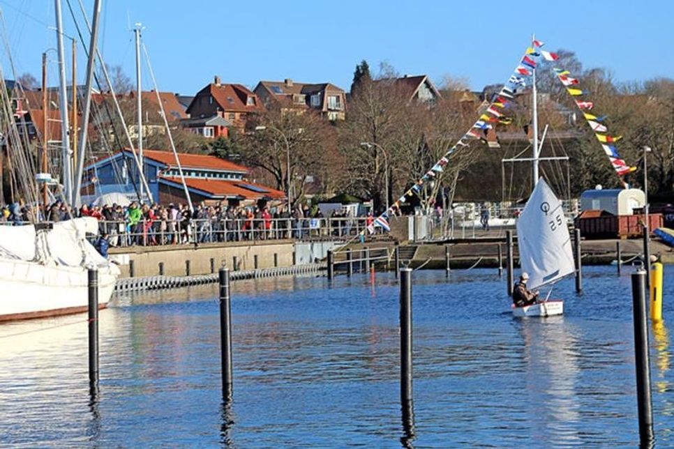Kleine Ehrenrunde vor dem Start.