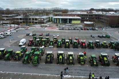 Landwirte trafen sich auf dem Großparkplatz in Burg