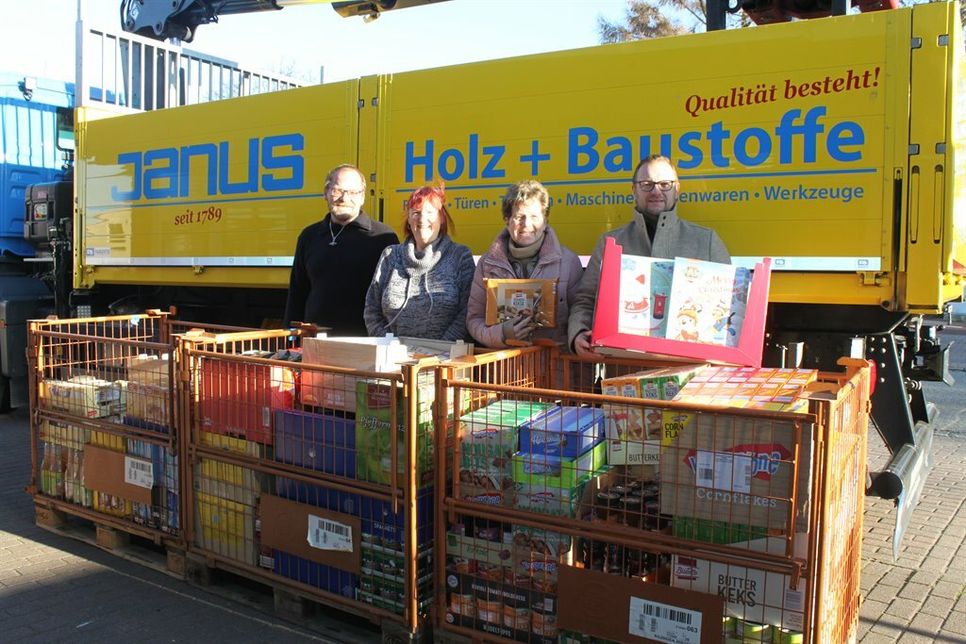 Janus-Geschäftsführer Thorsten Schmidt mit Verena Treppe, Gabriela Nellies und Marcus Schmierschalla von der Neustädter Tafel (v. re.).
