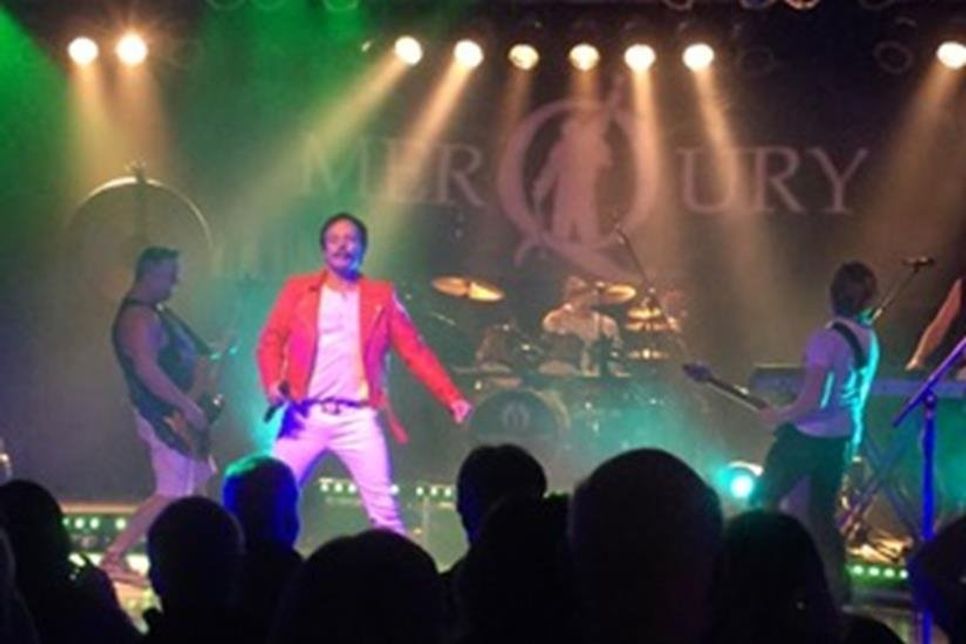 Ist sowohl stimmlich als auch optisch nah am Original: der kanadische Frontman Johnny Zatylyn.