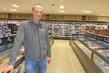 Arne Ley möchte seinen Edeka-Markt in Richtung Berliner Platz erweitern. Ein Anbau in die rückwärtige Richtung zöge eine komplette Neuanordnung des Kühl- und Tiefkühlbereichs nach sich, Leitungen inklusive.