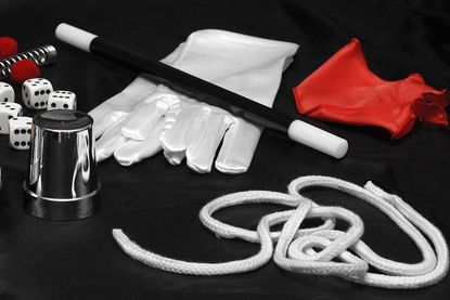 Zauberer Jan Martensen verrät Zaubertricks und zeigt sein Können.