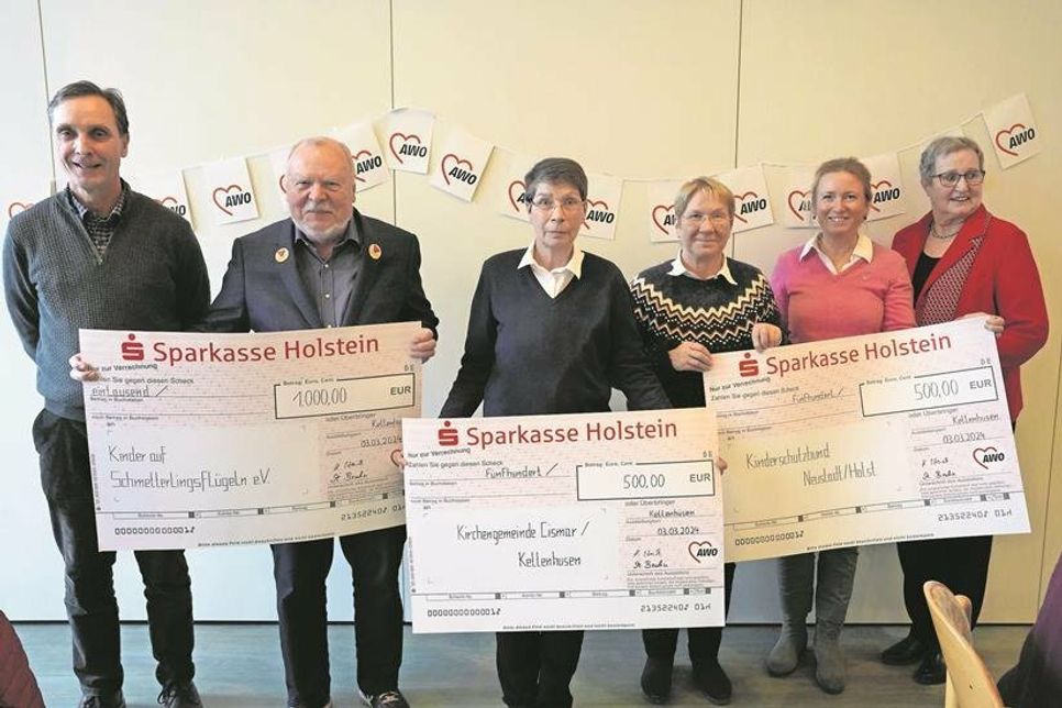 Insgesamt wurden drei Spendenschecks verteilt, die von Klaus Steuck (lks.) und Margitta Bruhn (re.) übergeben wurden. Es freuten sich Claus Korth (Verein Kinder auf Schmetterlingsflügeln), Sabine Hettig (Gemeindehaus Kellenhusen) sowie Marianne Unger und Kathrin Seehusen (Kinderschutzbund; v. lks.).