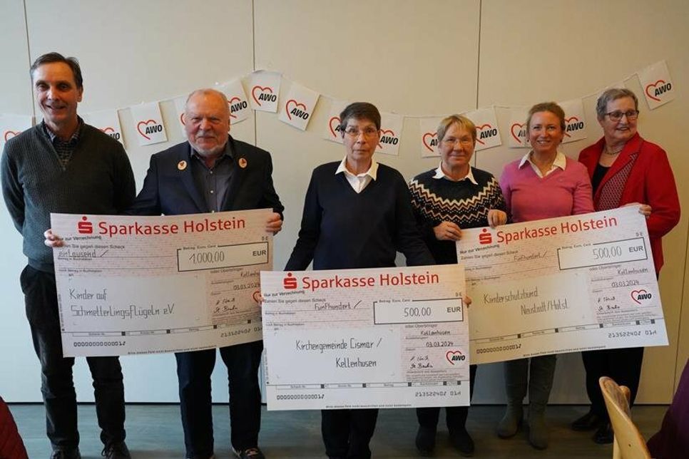 Insgesamt wurden drei Spendenschecks verteilt, die von Klaus Steuck (lks.) und Margitta Bruhn (re.) übergeben wurden. Es freuten sich Claus Korth (Verein Kinder auf Schmetterlingsflügeln), Sabine Hettig (Gemeindehaus Kellenhusen) sowie Marianne Unger und Kathrin Seehusen (Kinderschutzbund; v. lks.).