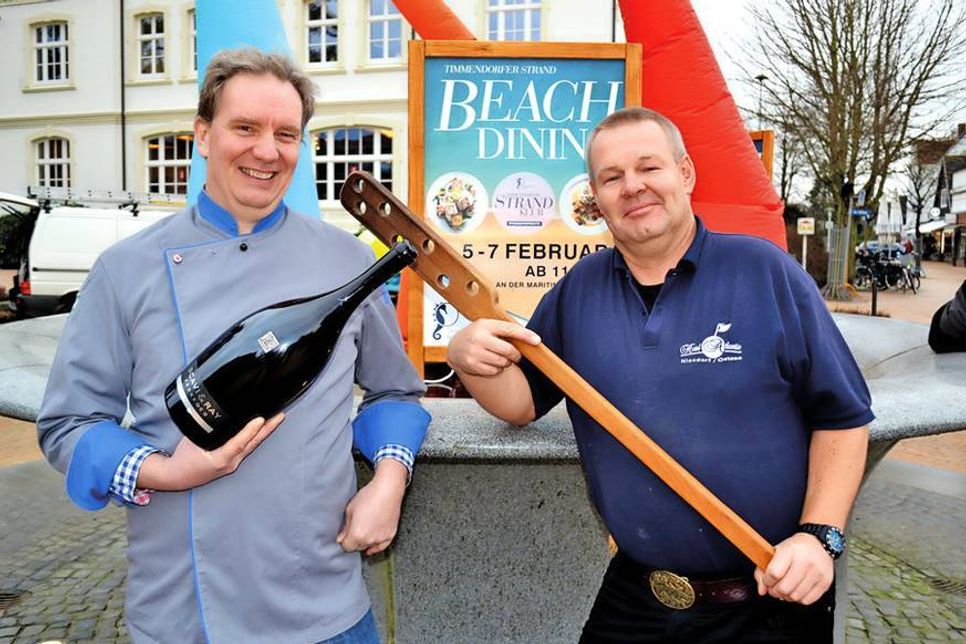 Vorfreude auf das diesjährige Beach-Dining bei Frank Berger („Ars Vivendi“) und Stephan Muuss („Hotel Atlantic“), zwei der teilnehmenden Gastronomen. (Foto: René Kleinschmidt)