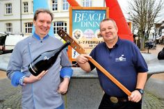 Vorfreude auf das diesjährige Beach-Dining bei Frank Berger („Ars Vivendi“) und Stephan Muuss („Hotel Atlantic“), zwei der teilnehmenden Gastronomen. (Foto: René Kleinschmidt)
