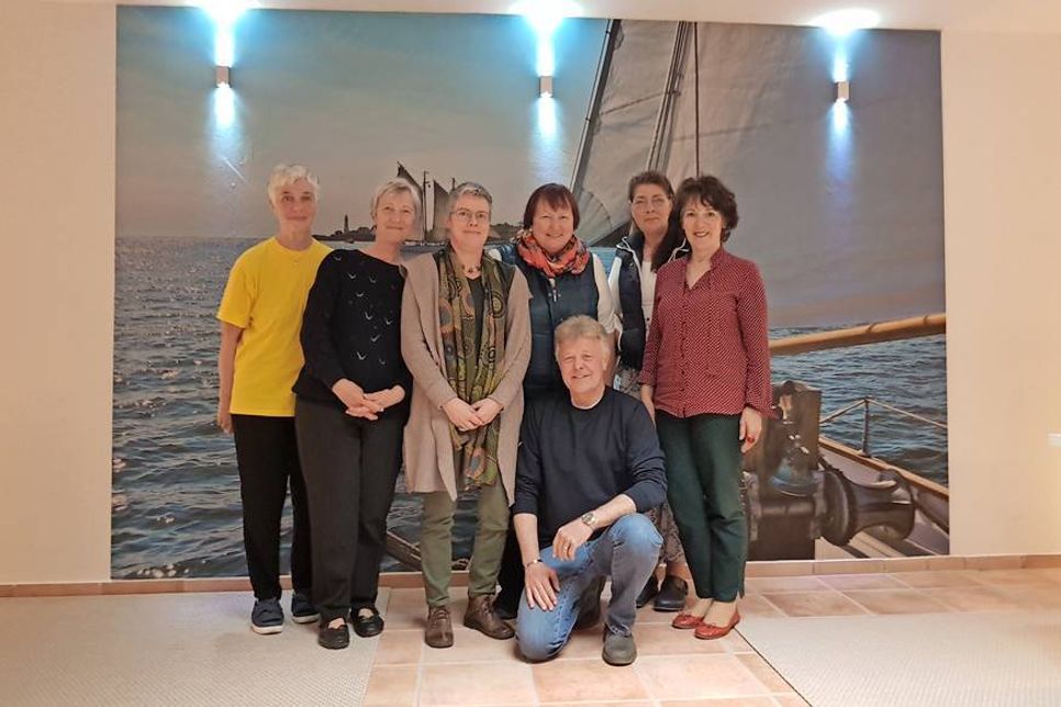 Der neue Vorstand: Sigrid Deubel, Dorothea Schwarze, Stephanie Nissen, Annette Schmitz, Matthias Berger, Barbara Wocker, Margret Berner (v. lks.).