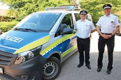Polizeihauptkommissar Christian Ohlf (links) leitet seit März diesen Jahres die Polizeistation Oldenburg und hält damit auch engen Kontakt zur örtlichen Kriminalpolizei. Ausgezeichnet funktioniert ebenfalls die Zusammenarbeit mit dem Polizeirevier Heiligenhafen, wie dessen Revierführungsbeamter Polizeihauptkommissar Dennys Wormsdorf (rechts) betonte.