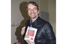 Bestsellerautor Bastian Sick lebt in Niendorf/Ostsee und gab jetzt eine besondere Deutsch-Stunde in der GGS-Strand Europaschule in Timmendorfer Strand. (Foto: René Kleinschmidt)