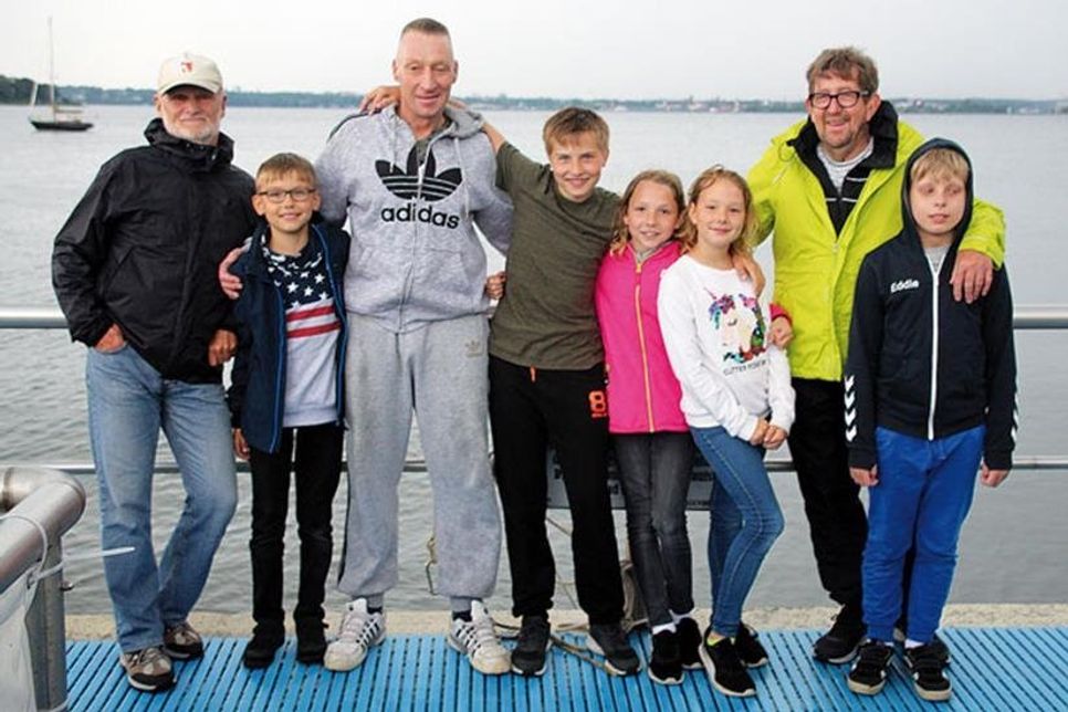 2. Vors. Bernd Greis, Finn, Rettungsschwimmer Renè Hildebrandt, Natalie, Ida, Helen, 1. Vors. Gerhard Schöler und Eddie.