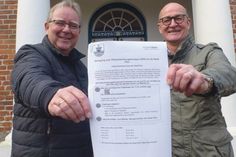 Bürgermeister Lars Winter und Wolfgang Homeyer, der Leiter des Fachbereichs Planen und Bauen, freuen sich auf eine große Resonanz bei der Befragung zum Ortsentwicklungskonzept für die Stadt Plön