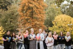 Schülerinnen und Schüler der Fachpraxisgruppe 7 der Ausbildungsvorbereitung der Beruflichen Schule Eutin; Susanne Quentmeier, Larissa Ehlers, Dr. Hilke Wendt (in der Mitte v. lks.).