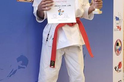 Adriano Labs errang im Kata Einzel in seiner Kategorie den 1. Platz.