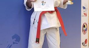 Adriano Labs errang im Kata Einzel in seiner Kategorie den 1. Platz.