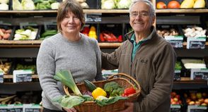 Vor 45 Jahren haben Kirsten und Georg Fischer ihr Geschäft eröffnet. Nun freuen sie sich auf die Zukunft am neuen Standort.