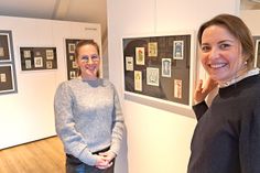 Dr. Julia Hümme (links) und Sophie Matuszczak haben aus 4000 Exlibris eine Auswahl von gut 380 Exponaten zusammengestellt.