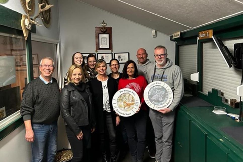 Öllst Dr. Ralf Stolley, Aleksandra Harnack, Cindy Hohenecker, Claudia Barop, Melanie Fallgatter, Marie-Antonia „Toni“ Kassner, Ulrike Niedrich, Stv. HSW Florian Platz und HSW Sven Gösch (v.lks.)