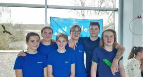 Zufriedene Gesichter beim Malenter Schwimm-Team nach einem erfolgreichen Nachwuchsschwimmfest.