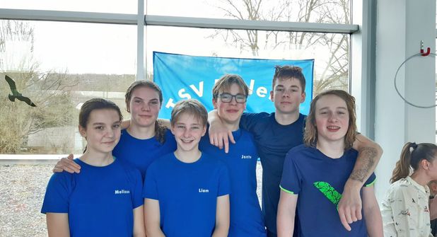 Zufriedene Gesichter beim Malenter Schwimm-Team nach einem erfolgreichen Nachwuchsschwimmfest.
