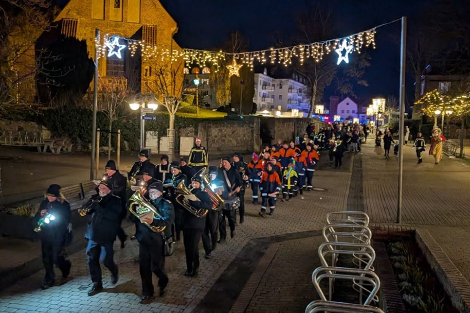 Der Umzug wurde musikalisch durch den Musikzug der Gemeindewehr begleitet.