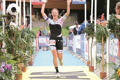 Franziska Jäckisch beim Zieleinlauf.