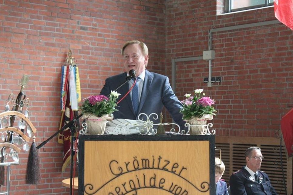MdB Ingo Gädechens sprach Grußworte an die Gäste.