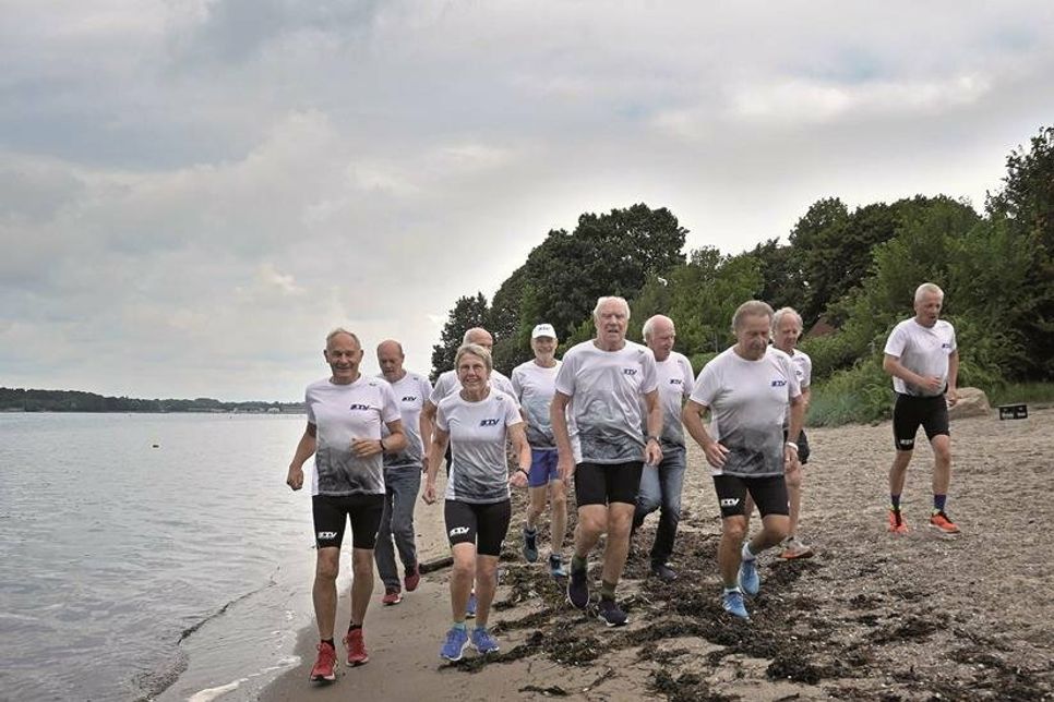 Laufsport mit Suchtpotenzial: Die Sportsfreunde vom LTV Kiel Ost haben Spaß am vielseitigen Training, das sie mal an den Förde-Wanderweg, mal in den Preetzer Klosterforst verlegen