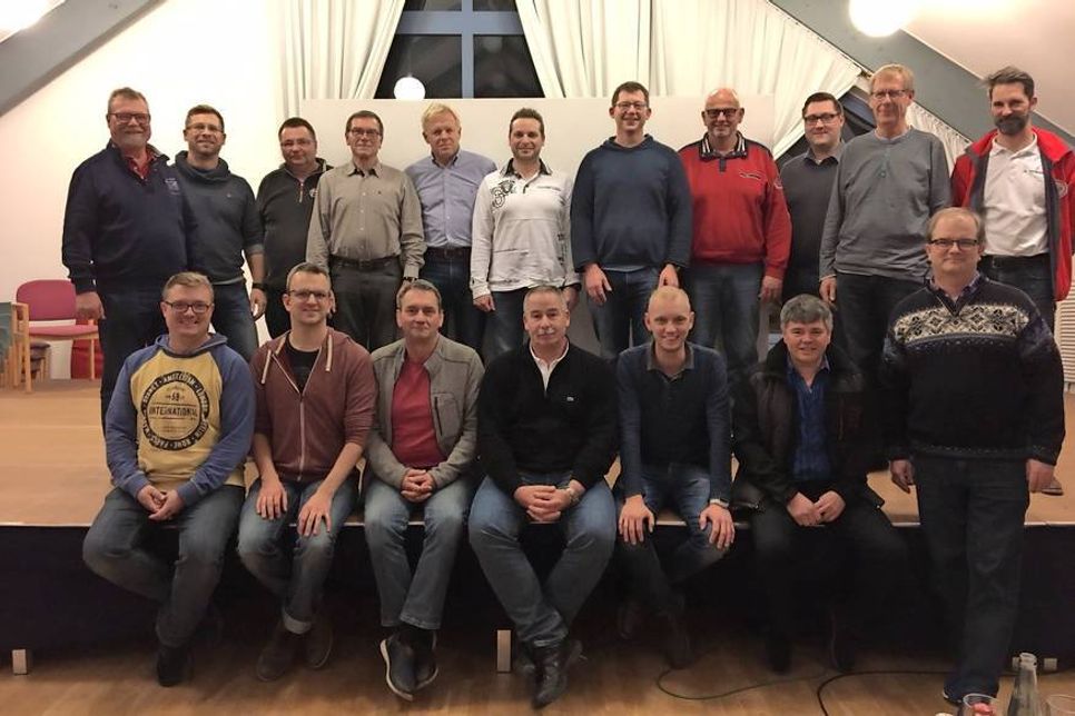 Teilnehmende Wachführer mit Vertretern der anderen Organisation.