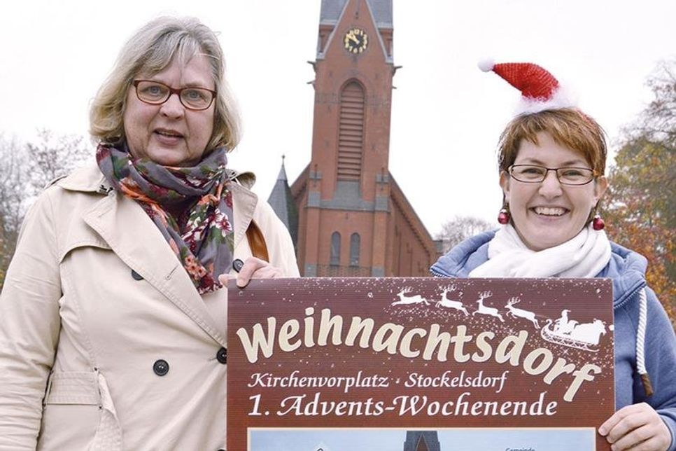 Maria Starke (r.) und Christine Stamann aus dem Vorstand des Gemeinnützigen Bürgervereins freuen sich auf die nächste Auflage des Weihnachtsdorfes am kommenden Wochenende. (Foto: Stefan Setje-Eilers)
